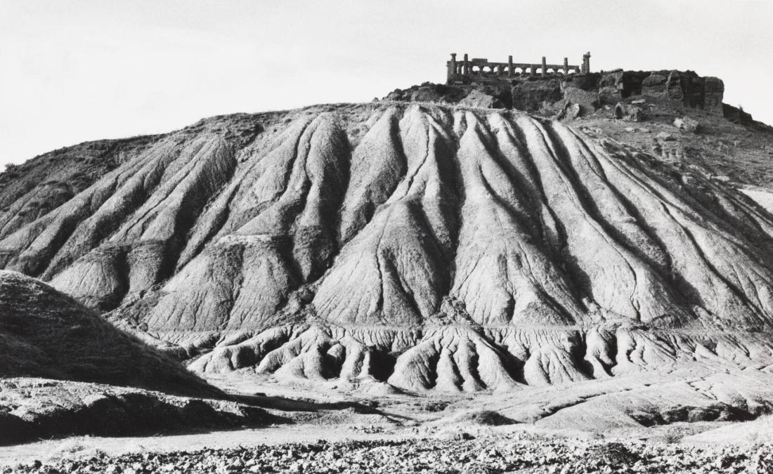 Erosionslandskap nedanför grekiskt tempel vid Arigento