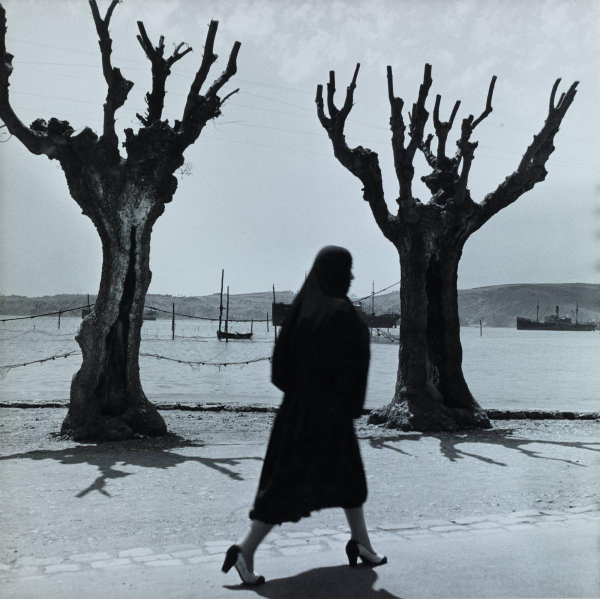 La femme aux chaussures blanches et noires, Turquie