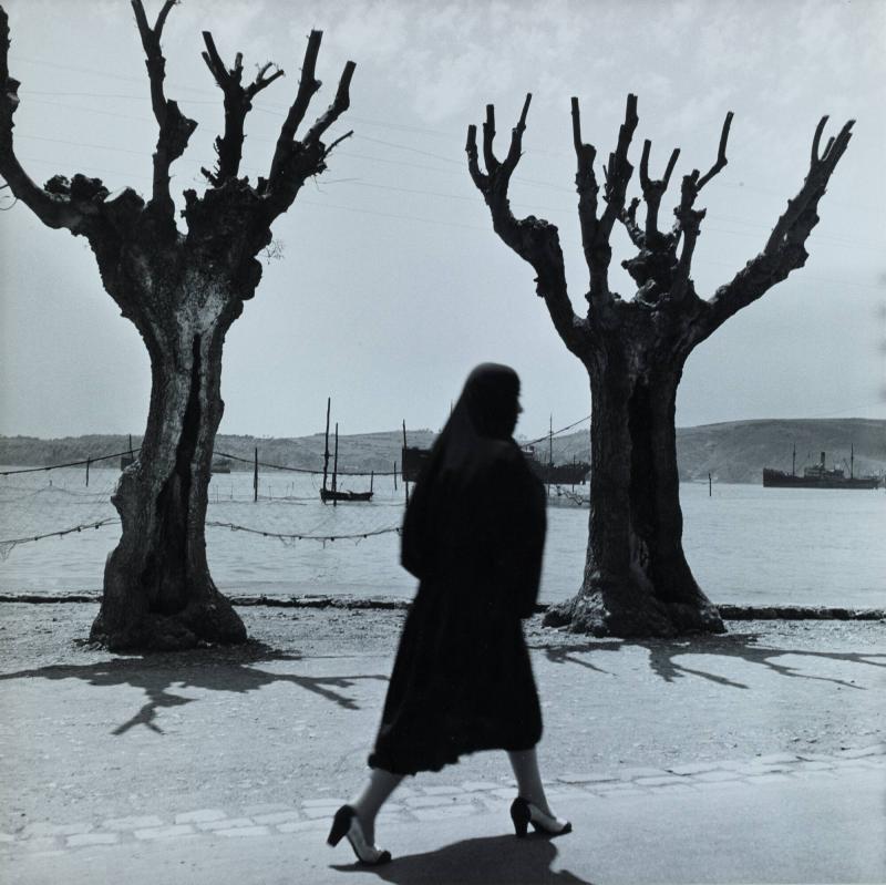 La femme aux chaussures blanches et noires, Turquie