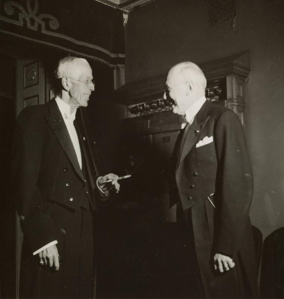 Gustaf V och operachefen John Forsell