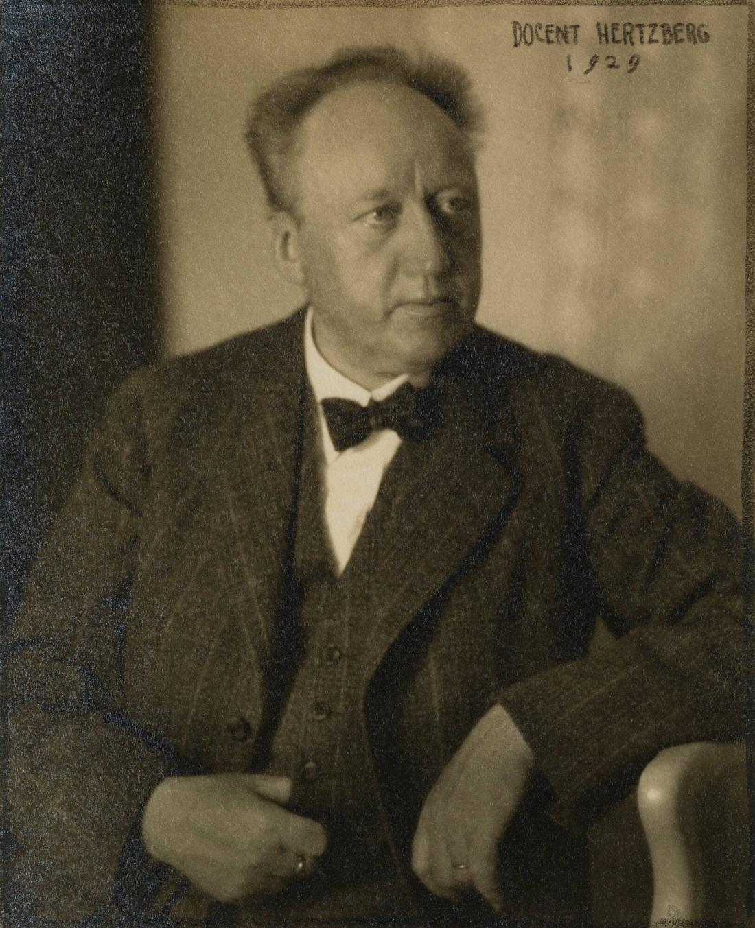 Docent Hertzberg