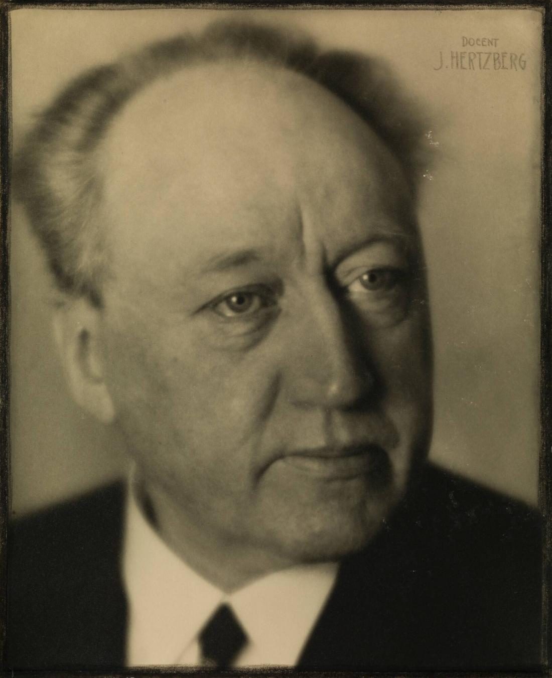 Docent  J. Hertzberg