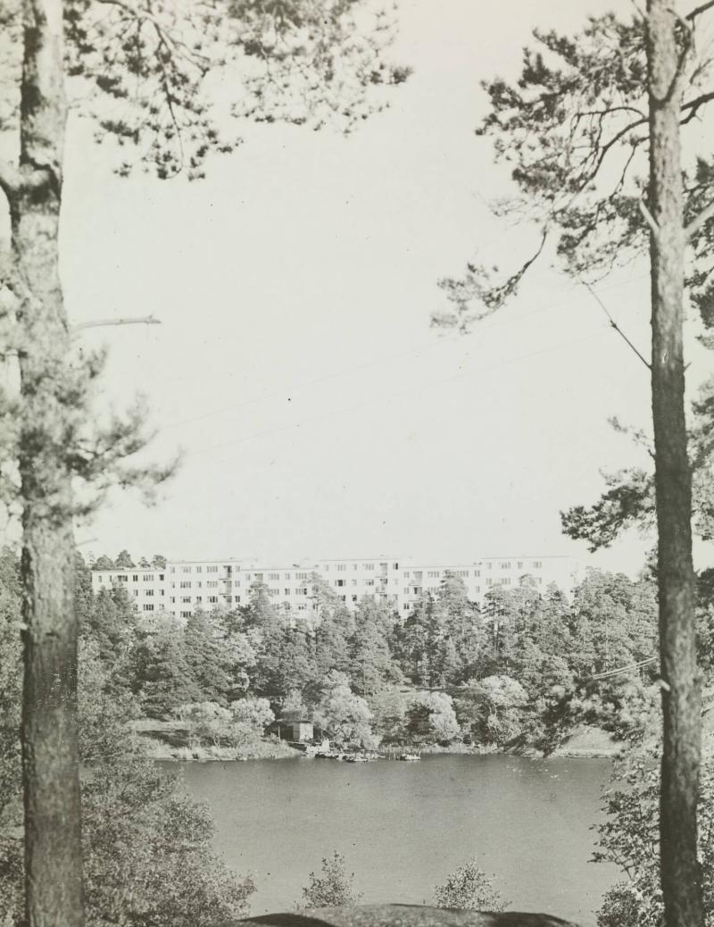 H. S. B. The outside of a co-operative dwellingcomplex for workmen families at Kungsholmen, the west part of Stockholm