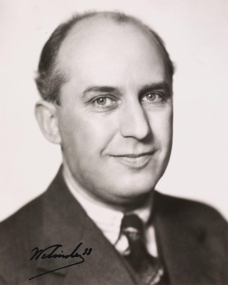 Professor Helmer Bäckström