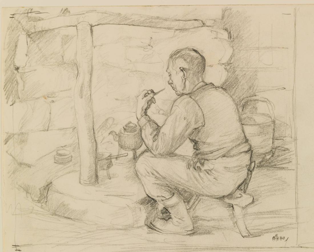 Interör med man framför härd (skogsarbetare?)