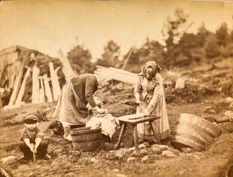 Karl med mamma Charlotta och en bykerska