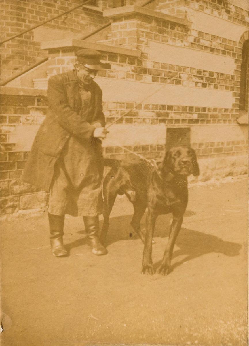 Man med hund