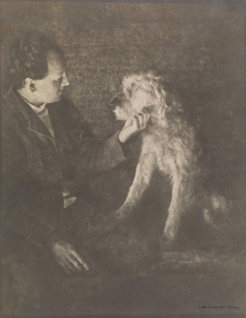 Henry B. Goodwin med en av sina hundar, Utö
