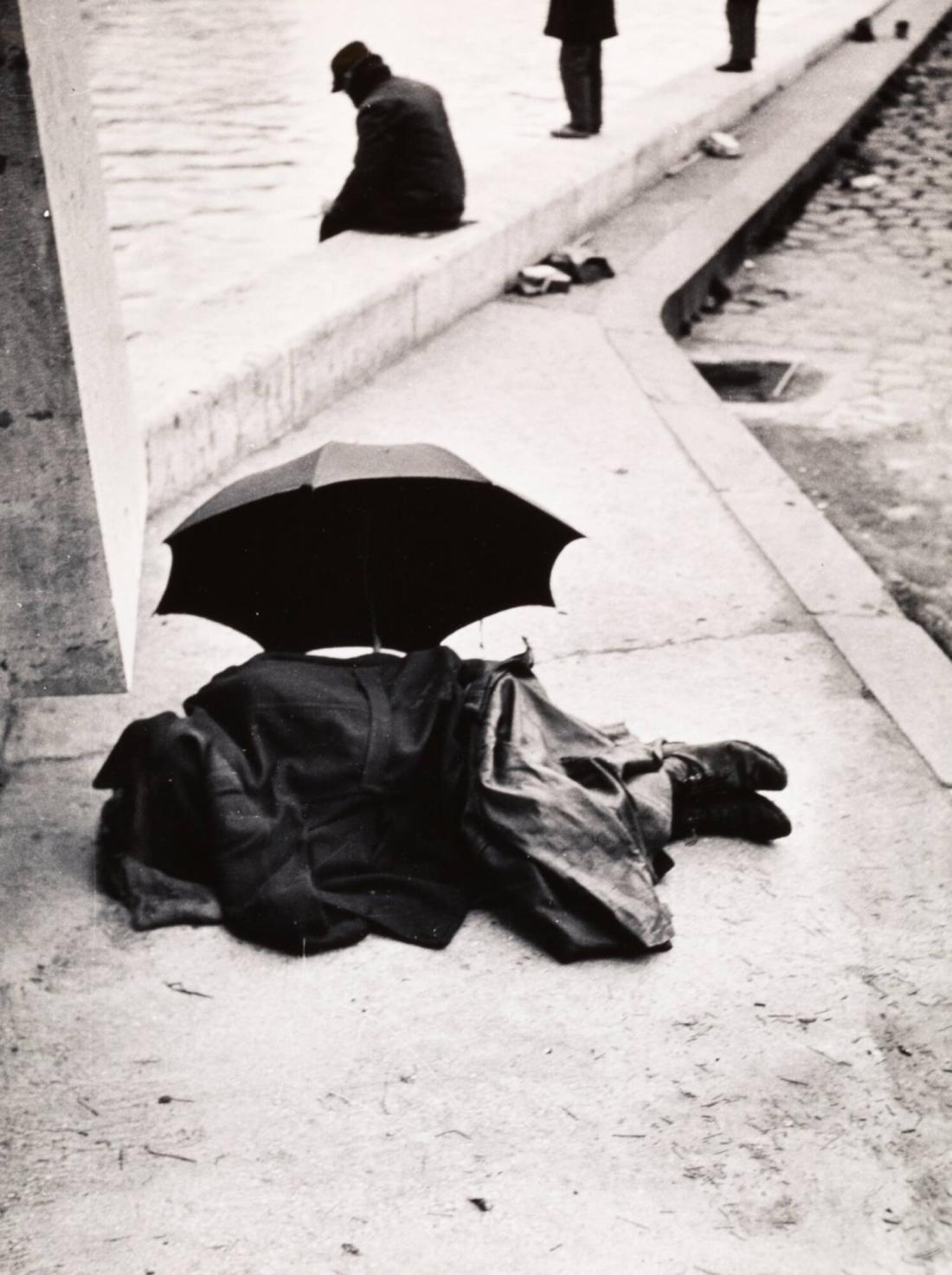 Kajen under Pont du Carrousel