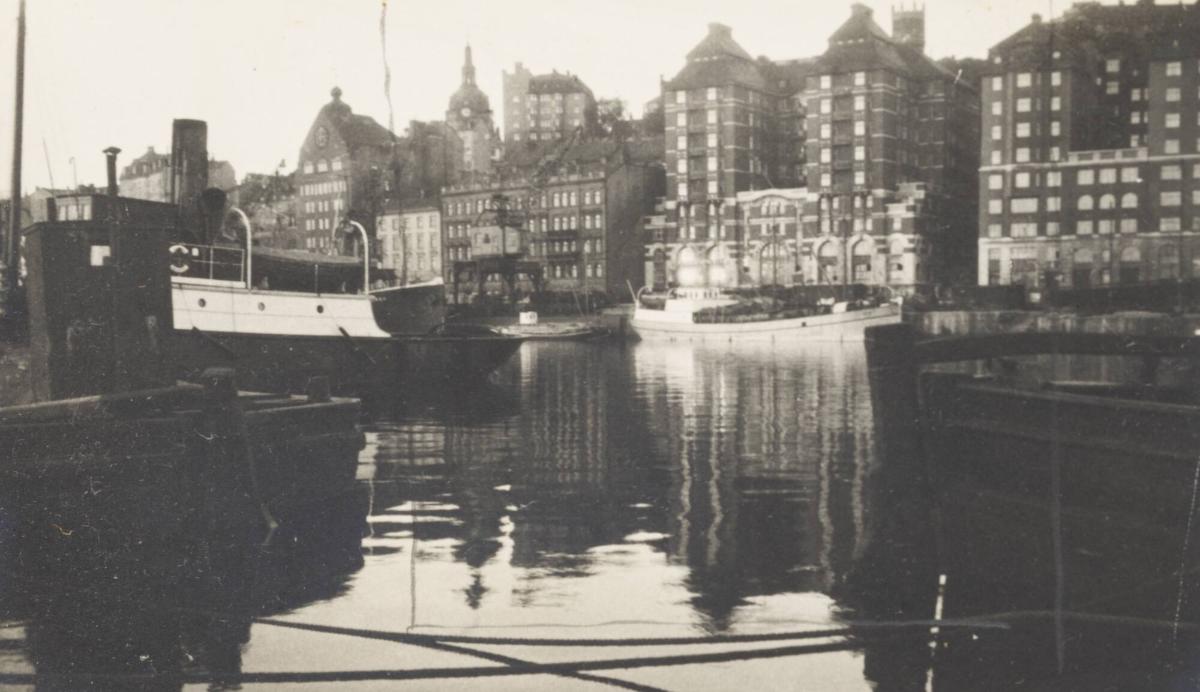 Tidig sommarmorgon vid Stadsgården, Stockholm