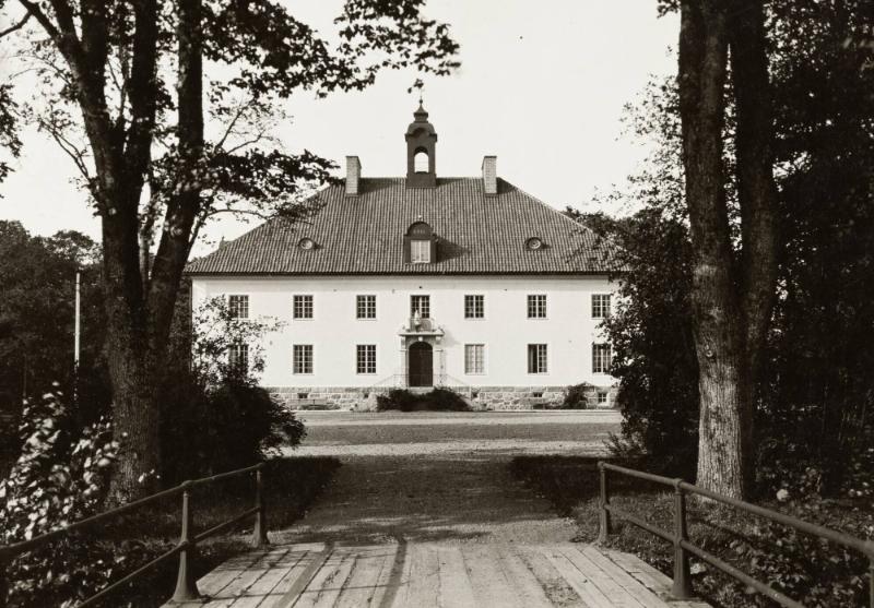 Närke: Laxå vackra moderna herrgårdsbyggnad