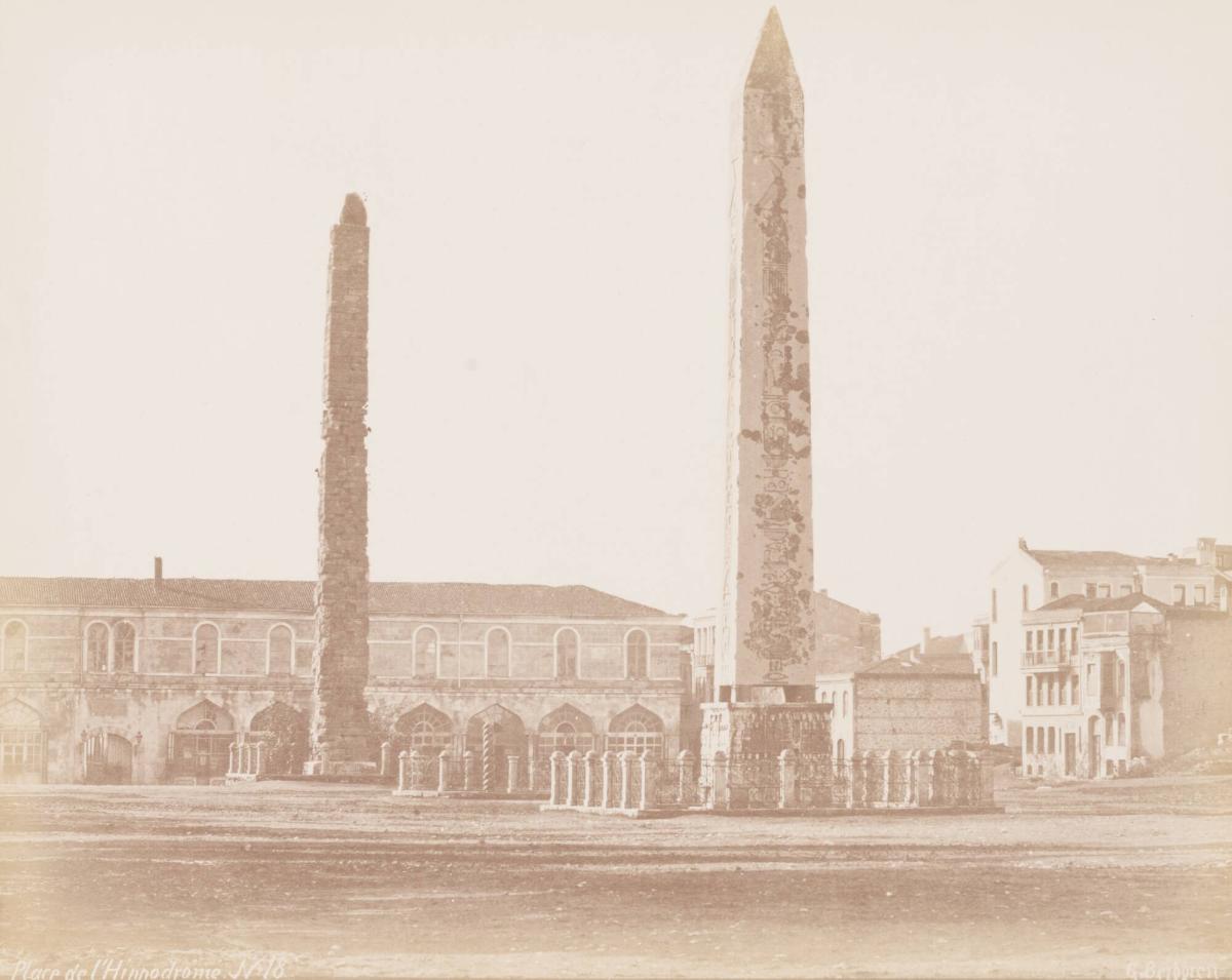 Place de l´Hippodrome. Obelisk of Theodosius, came originally from Thebes Pillar of Constantine, stripped of its bronze by the turks when the city eros first captured the serpentine column.