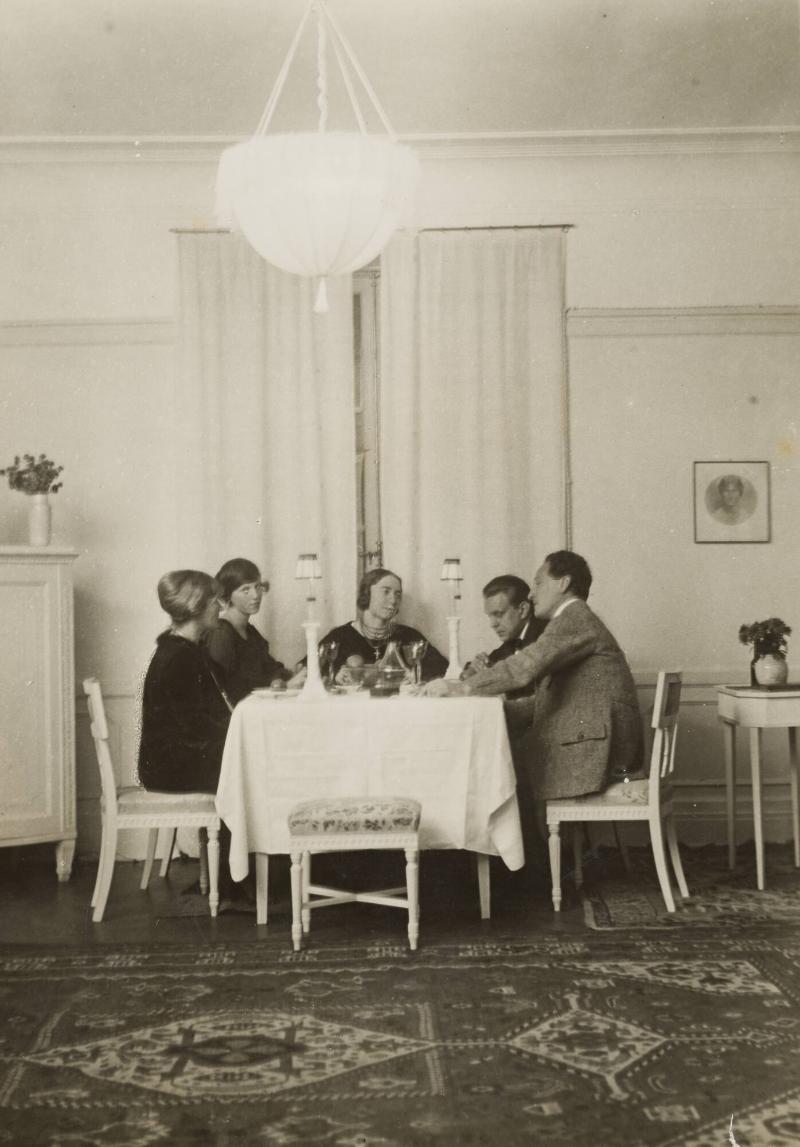 Goodwins hem, Bragevägen 9-11. Bland annat  H.B. Goodwin, Jenny Hasselquist, Ida Goodwin samt Wilhelm Kåge
