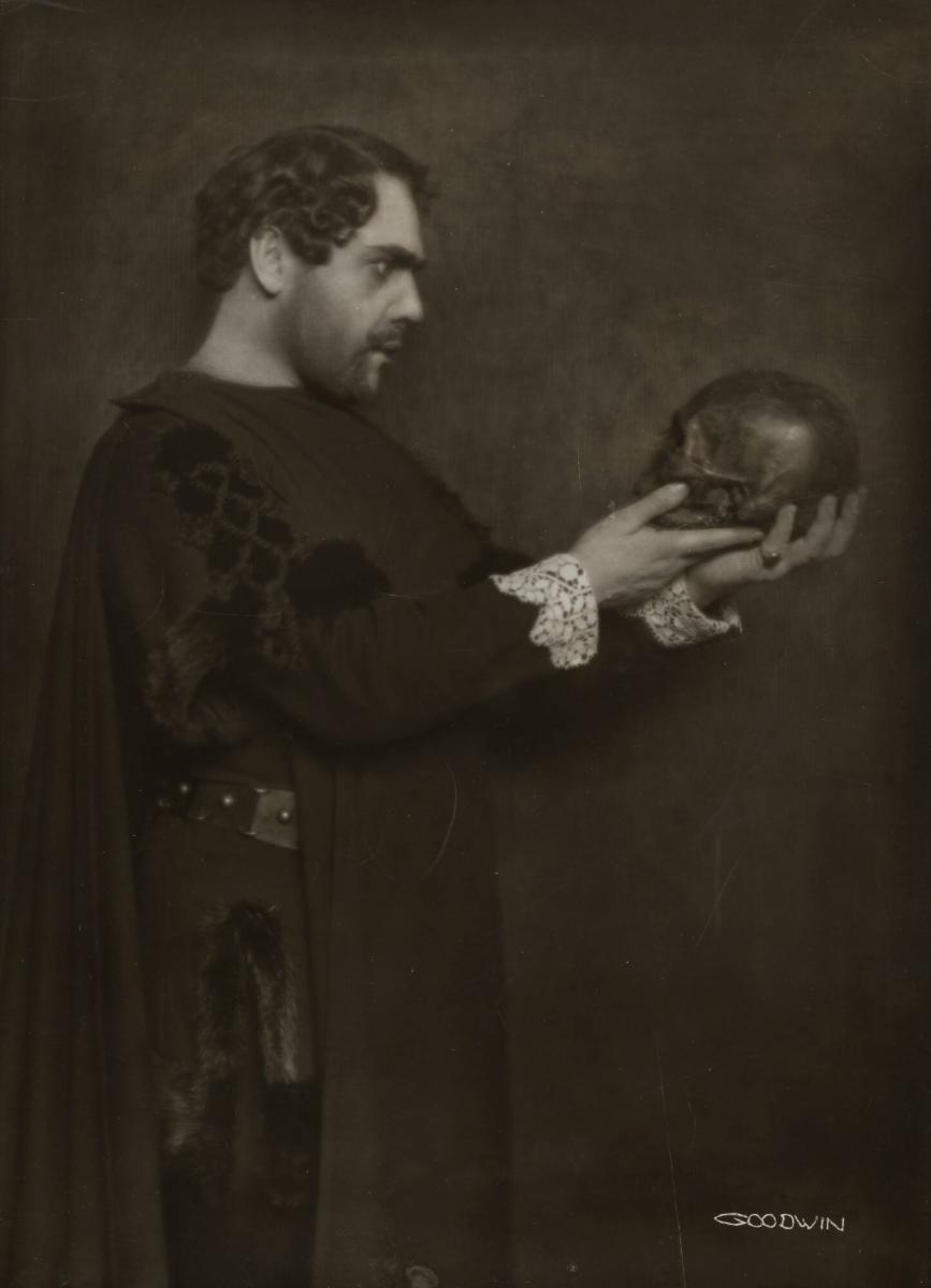 Anders de Wahl som Hamlet