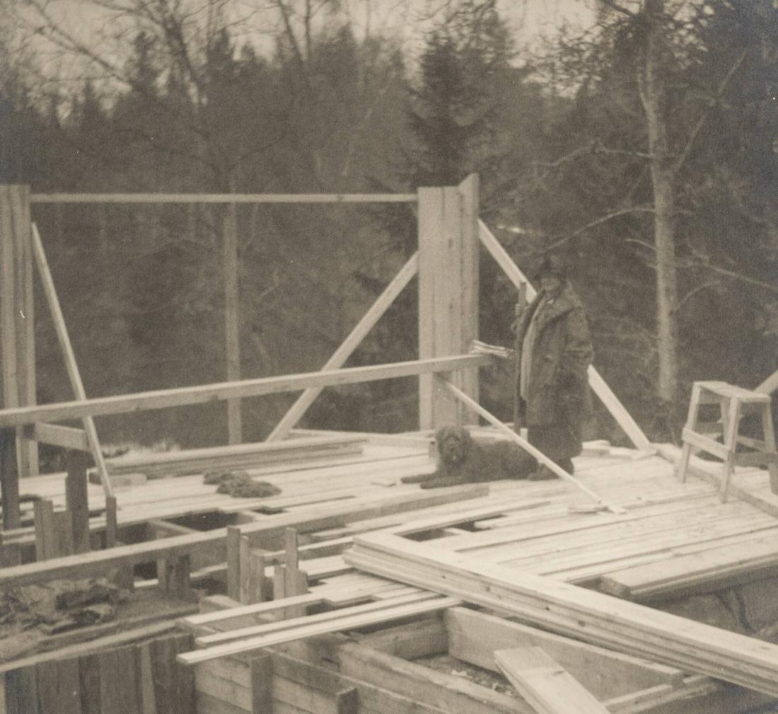 Ida Goodwin med hund. Huset Airdale, Solsidan, Saltsjöbaden