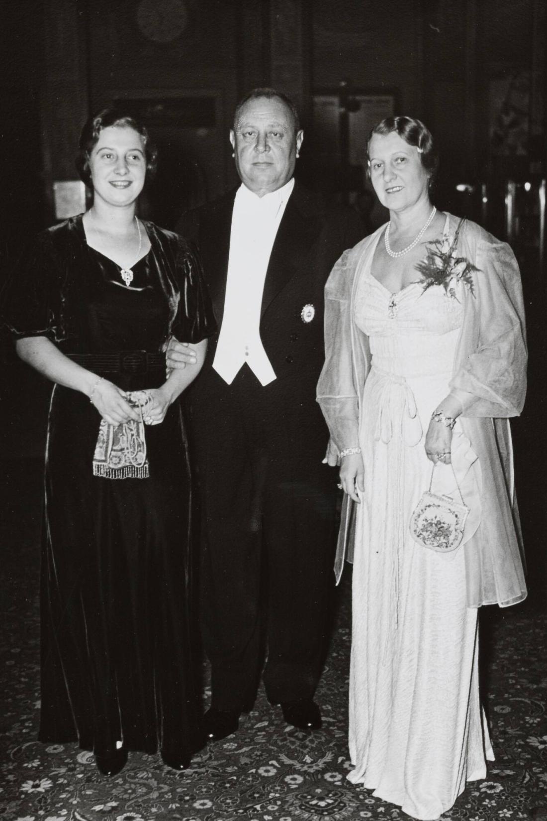 Emil Janning med fru och dotter på Grand vid  Svensk-Tyska föreningens sammankomst