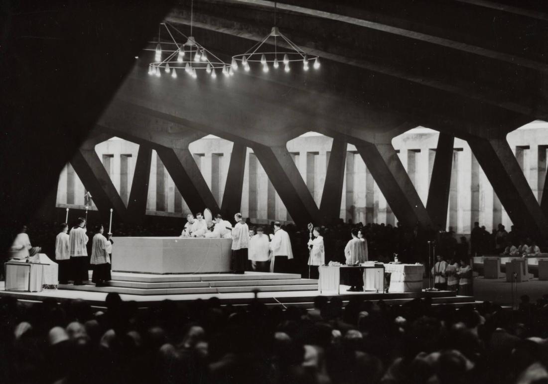 Cérémonie de Consecration dans la nouvelle basilique. 1958