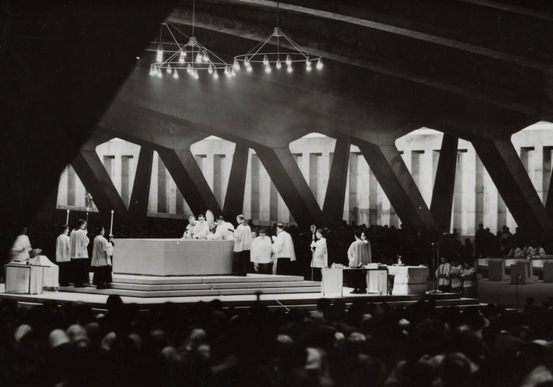 Cérémonie de Consecration dans la nouvelle basilique. 1958