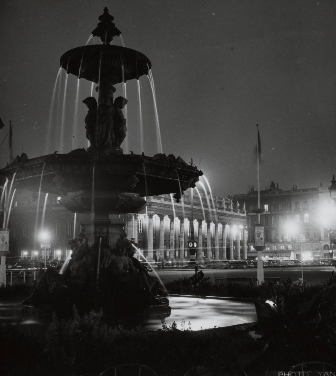 La Comédié vue de Nuit.  Boudeaux