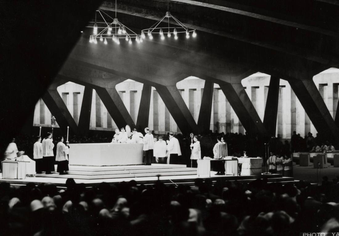 Cérémonie de Consecration dans la nouvelle basilique. 1958