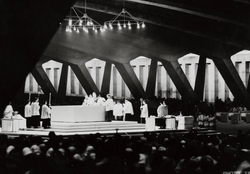 Cérémonie de Consecration dans la nouvelle basilique. 1958